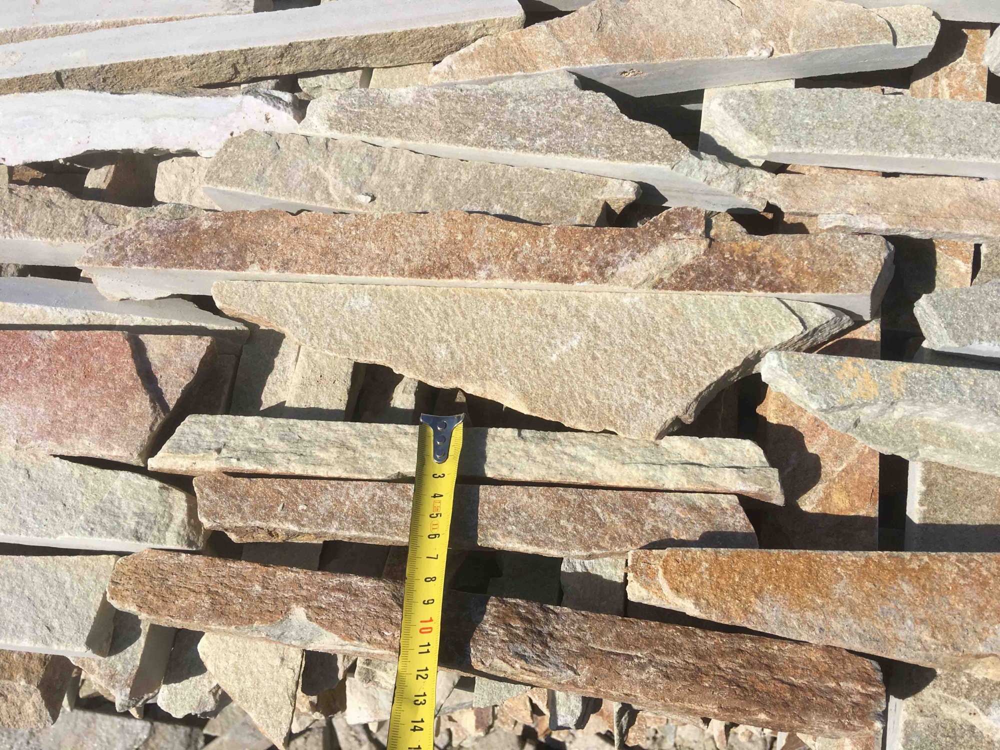 Горбушка златолит золотистый для облицовки купить в Кировграде