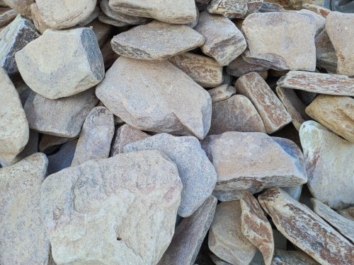 Златолит жёлтый, жёлто-зелёный глыбки и валуны для ланшафтного дизайна купить в Кировграде