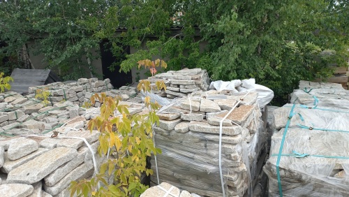 Плитняк галтованный гранитный для ландшафтного дизайна купить в Кировграде