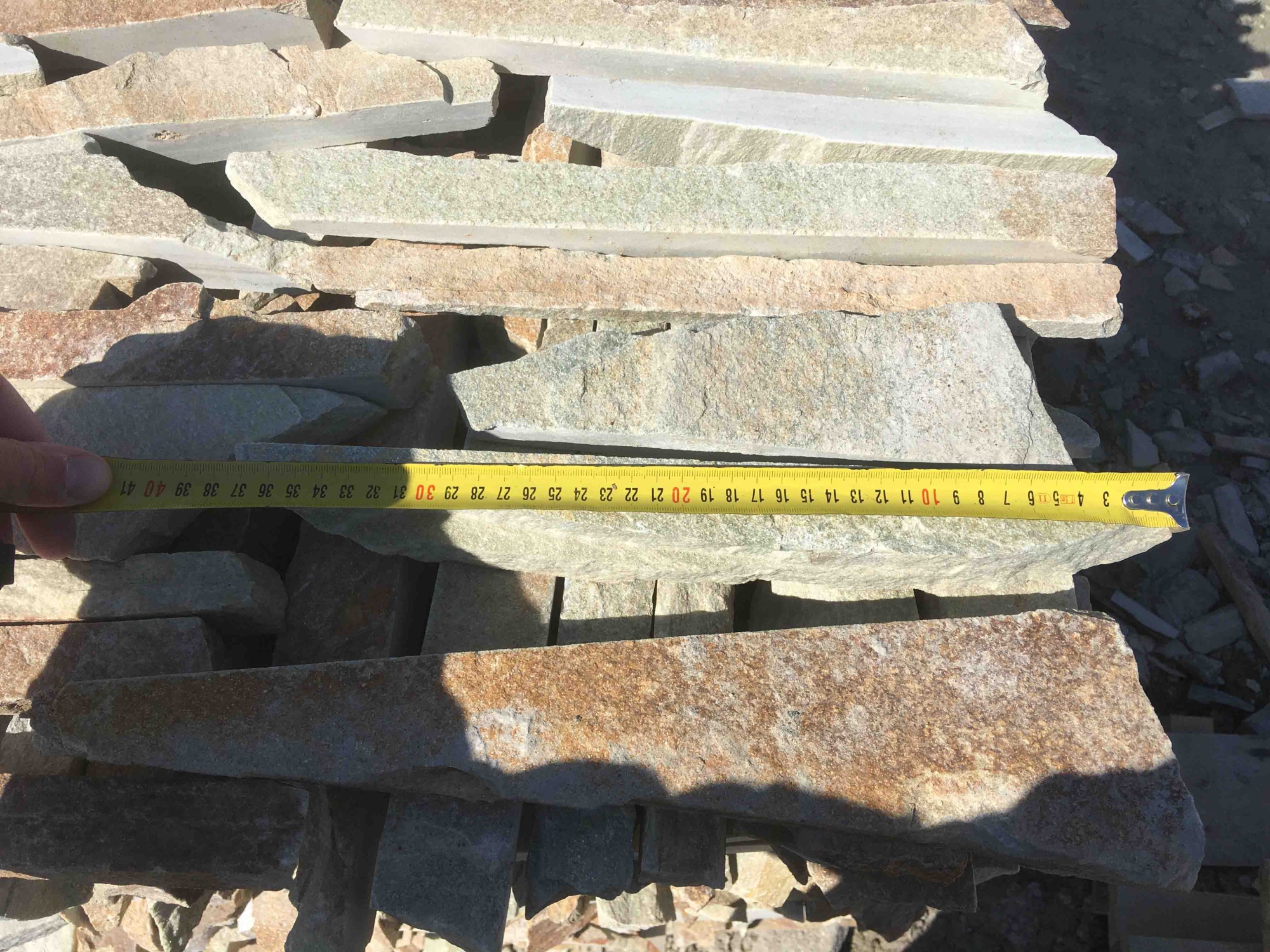 Горбушка златолит золотистый для облицовки купить в Кировграде