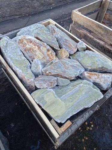 Златолит жёлтый, жёлто-зелёный глыбки и валуны для ланшафтного дизайна купить в Кировграде