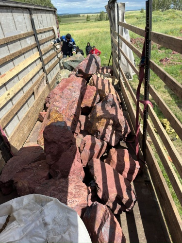 Ландшафтные глыбы красно-фиолетовые 200-1000 килограмм купить в Кировграде