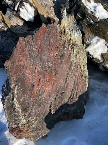 Ландшафтные глыбы красно-фиолетовые 200-1000 килограмм купить в Кировграде