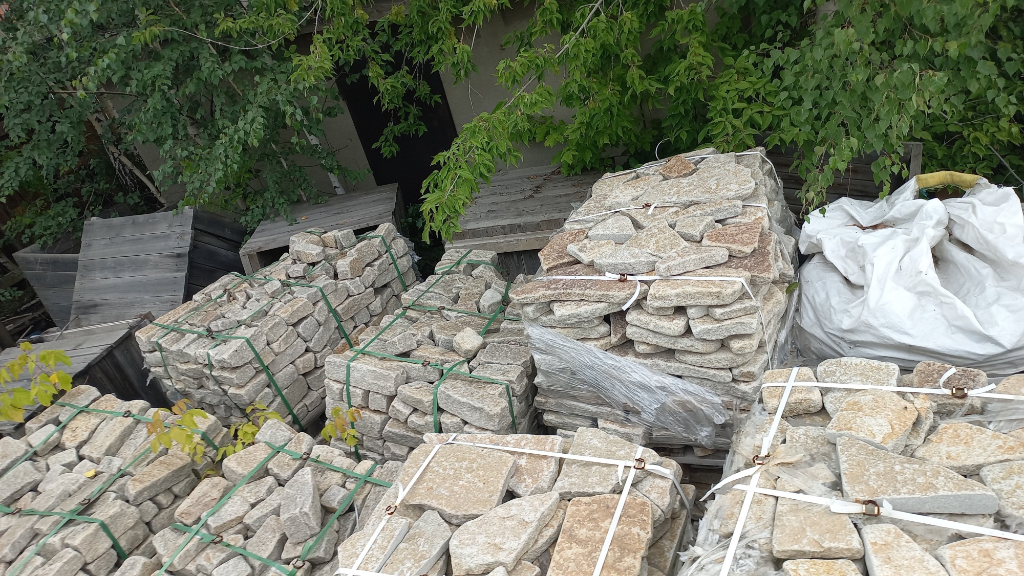 Плитняк гранитный галтованный купить в Кировграде