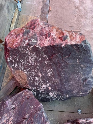 Камни для ландшафтного дизайна красно-фиолетовые 10-60 килограмм купить в Кировграде