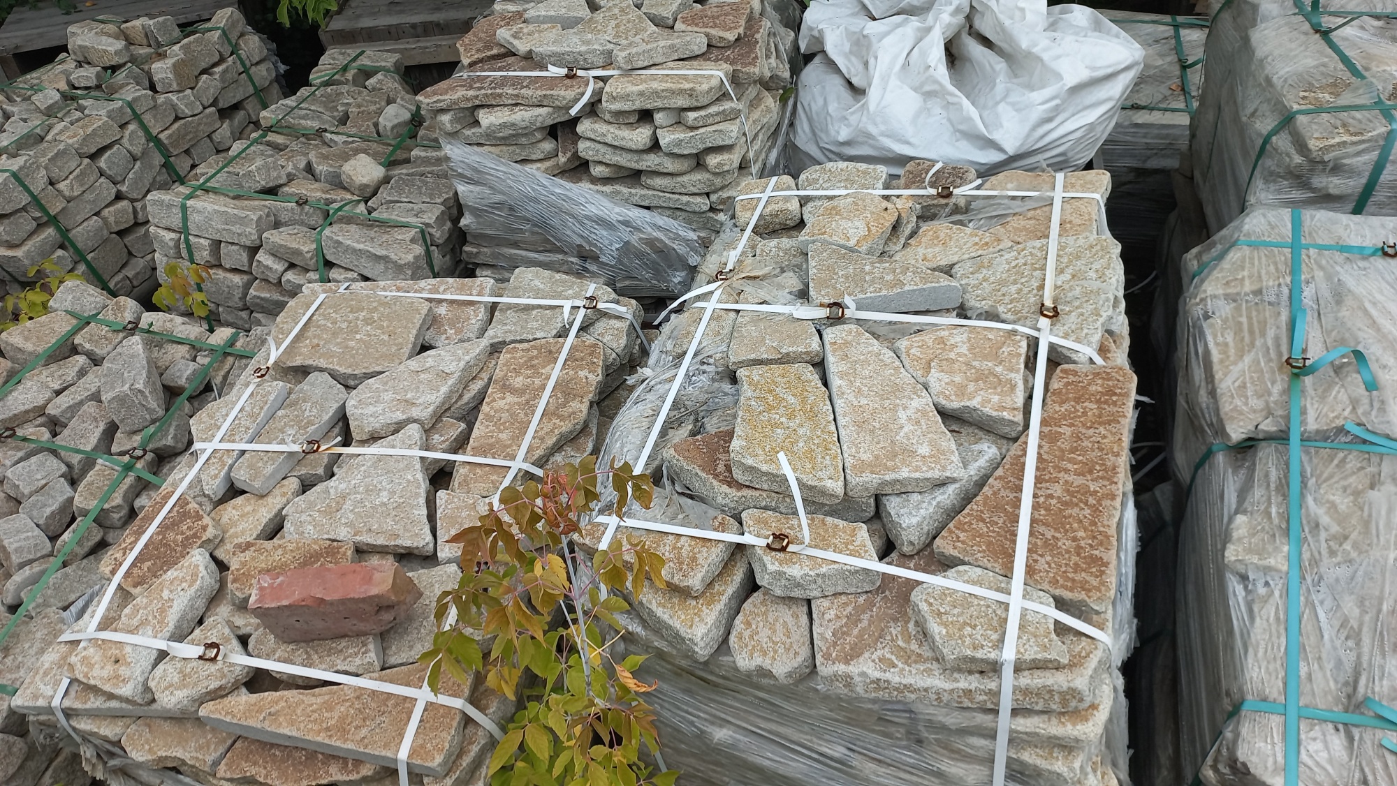 Плитняк гранитный галтованный купить в Кировграде