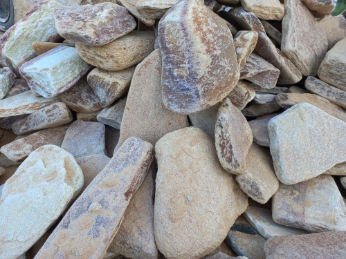 Златолит жёлтый, жёлто-зелёный глыбки и валуны для ланшафтного дизайна купить в Кировграде