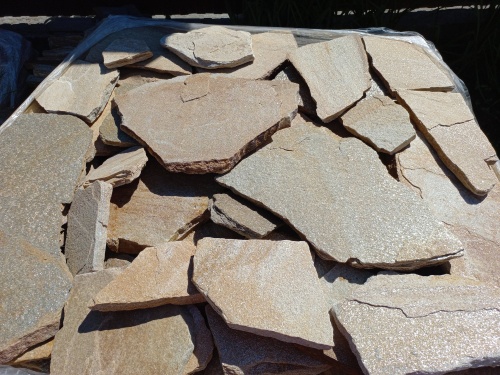 Плитняк златолит жёлтый для цоколя купить в Кировграде