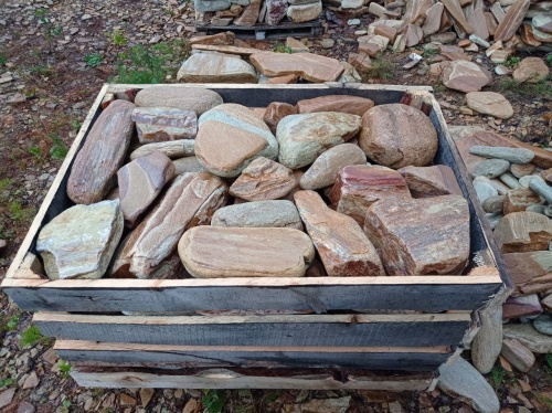 Златолит жёлтый, жёлто-зелёный глыбки и валуны для ланшафтного дизайна купить в Кировграде