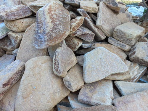 Златолит жёлтый, жёлто-зелёный глыбки и валуны для ланшафтного дизайна купить в Кировграде