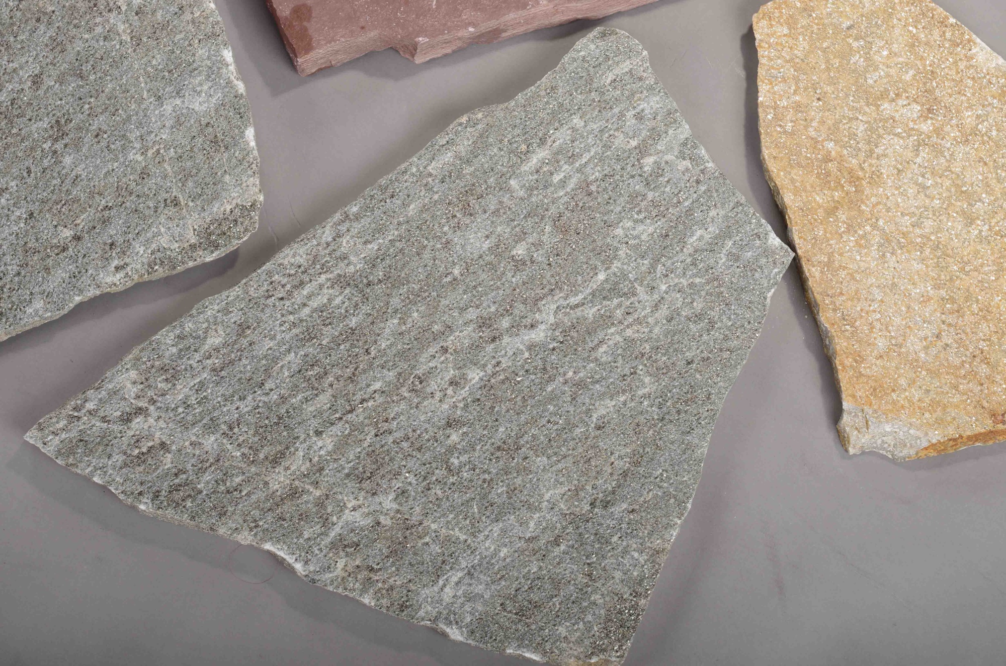 Плитняк златолит Уральский  для фасада купить в Кировграде