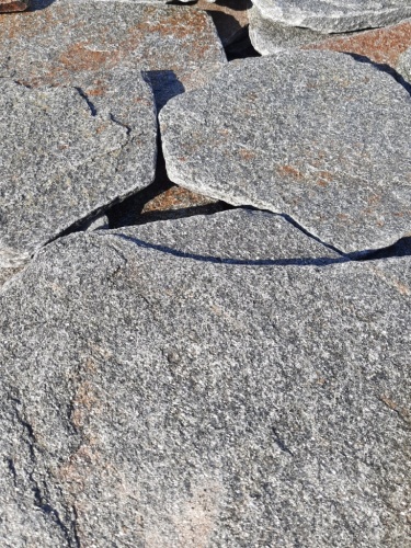 Златолит серебристый галтованный для лестниц купить в Кировграде