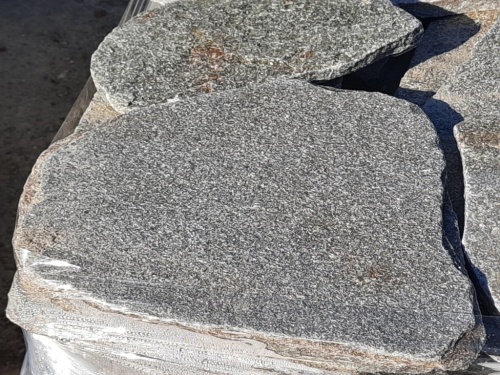 Златолит серебристый галтованный для лестниц купить в Кировграде