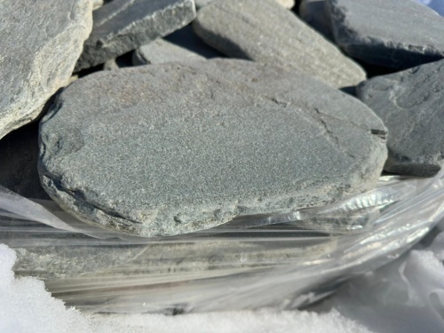 Плитняк златолит зелёный галтованный для мощения на бетон купить в Кировграде