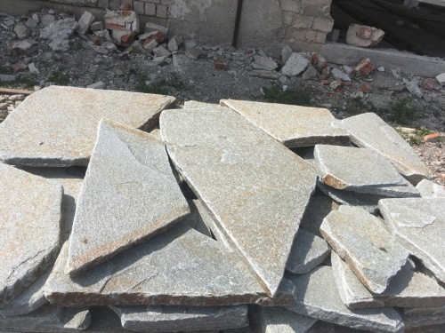 Златолит серебристый галтованный для лестниц купить в Кировграде